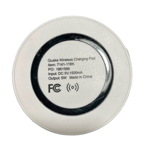 Poshmark Poshest Exclusive Quake Wireless Charging Pad - Picture 4 of 4